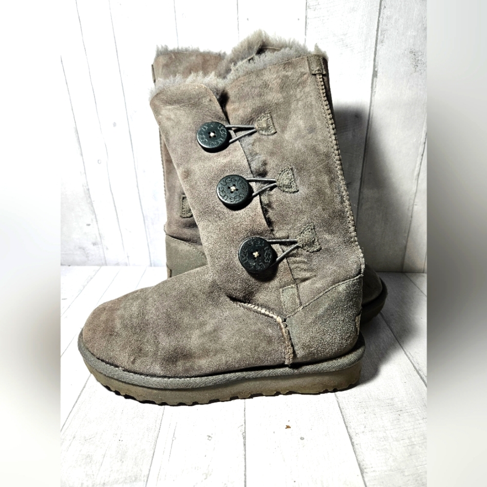 UGG Bailey Triple Button Grey Faux Fur Lined Boots Womans Size 6